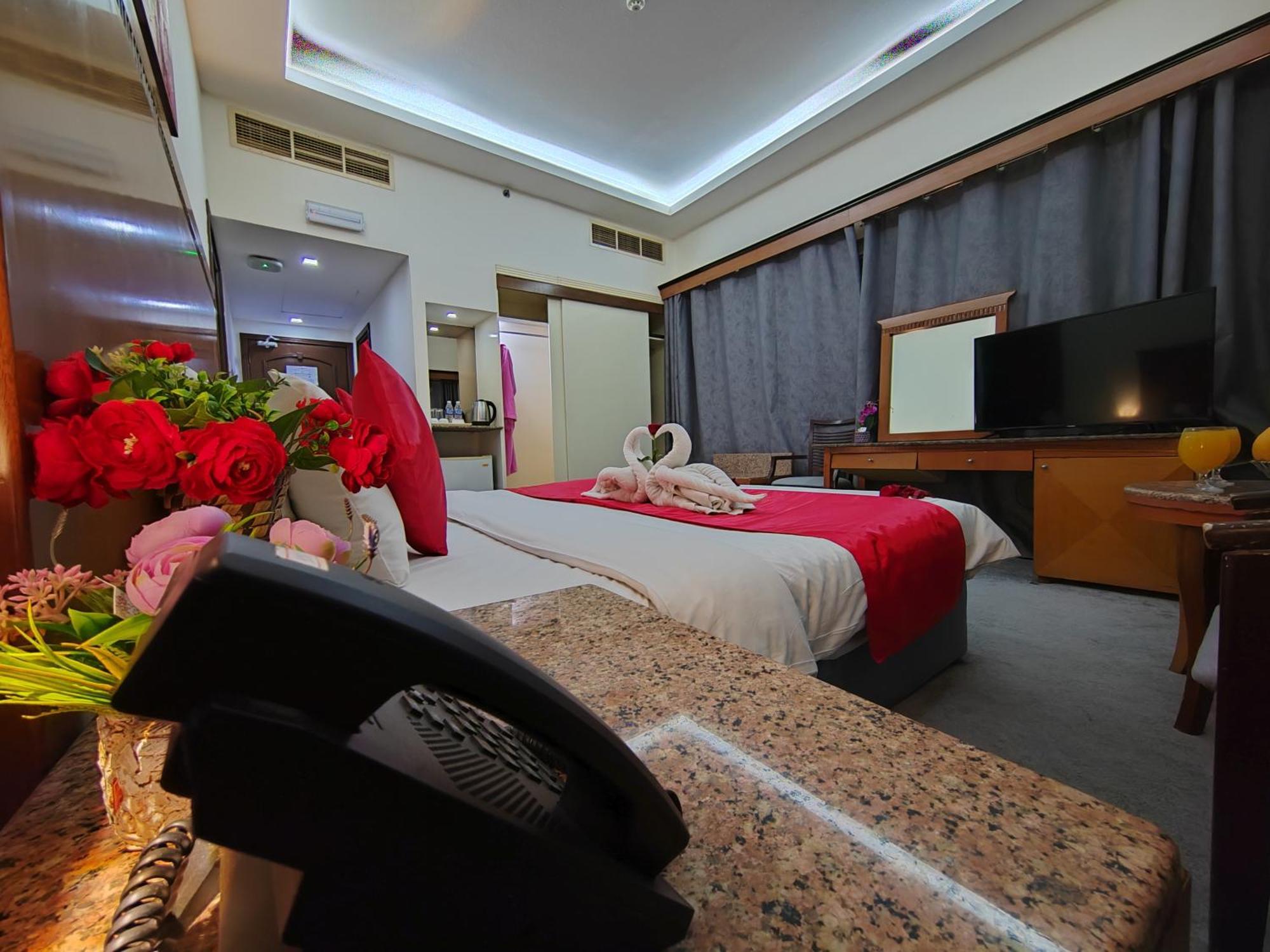 Le Paradise Palace Hotel ドバイ エクステリア 写真