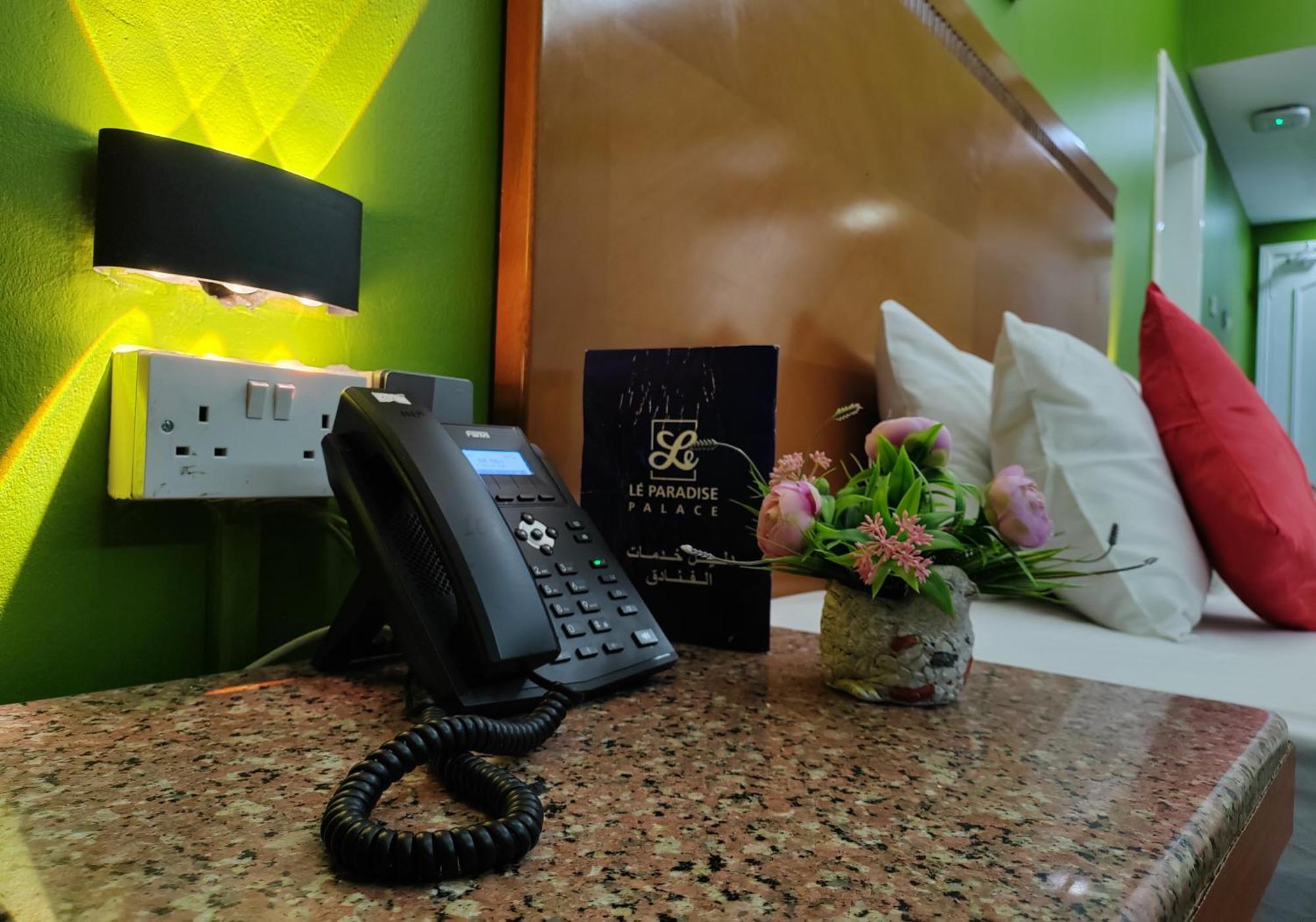 Le Paradise Palace Hotel ドバイ エクステリア 写真